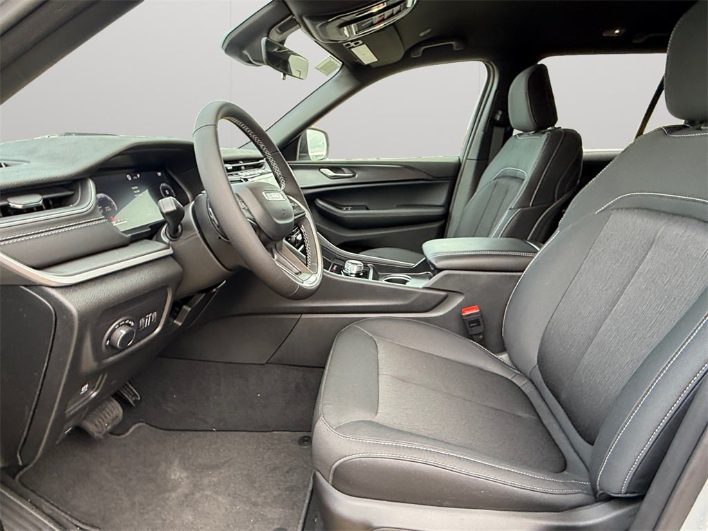 2025 Jeep Grand Cherokee GRAND CHEROKEE LAREDO 4X4