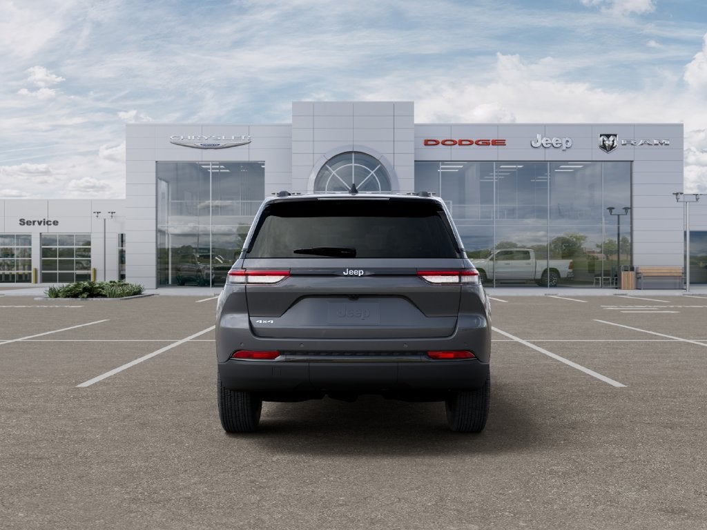 2027 Jeep Grand Cherokee GRAND CHEROKEE LAREDO X 4X4