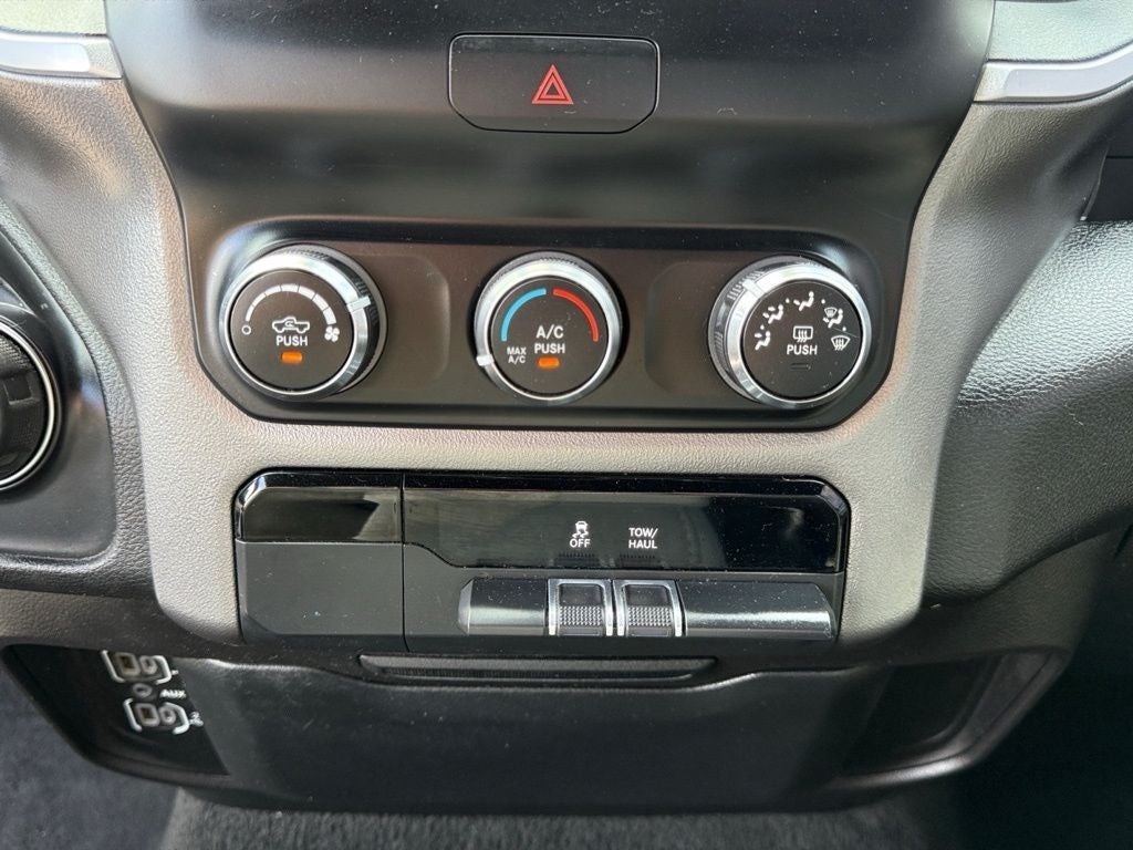 2021 RAM 1500 Big Horn Quad Cab 4x4 6'4' Box