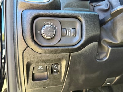 2019 RAM 1500 Laramie Crew Cab 4x4 5'7' Box