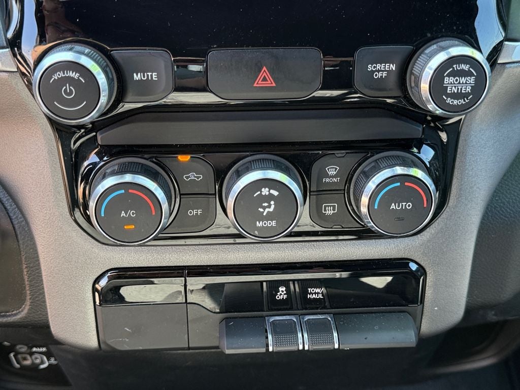 2022 RAM 1500 Big Horn Quad Cab 4x4 6'4' Box