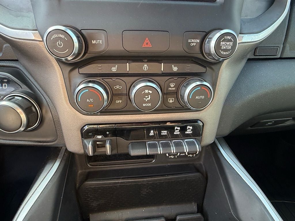 2021 RAM 1500 Big Horn Quad Cab 4x4 6'4' Box