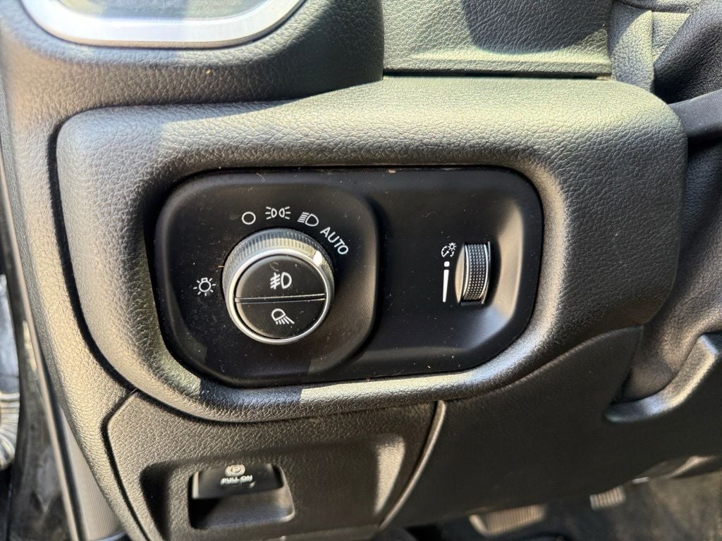 2020 RAM 1500 Big Horn Quad Cab 4x4 6'4' Box