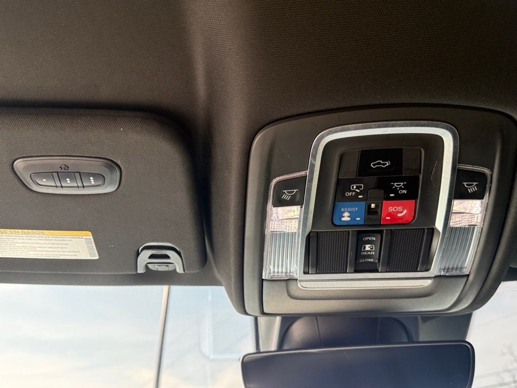 2021 RAM 1500 Laramie Crew Cab 4x4 5'7' Box