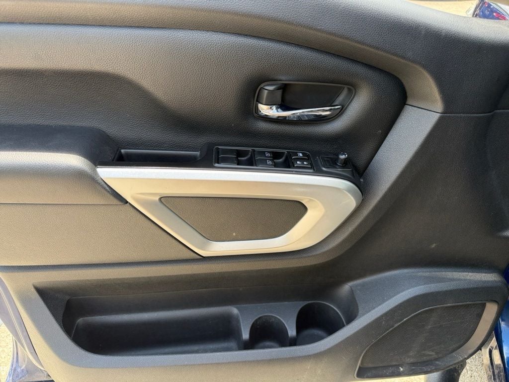 2019 Nissan TITAN SV