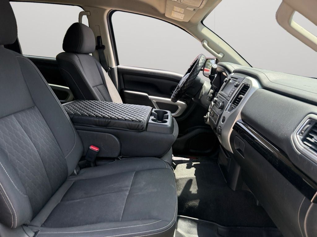 2019 Nissan TITAN SV