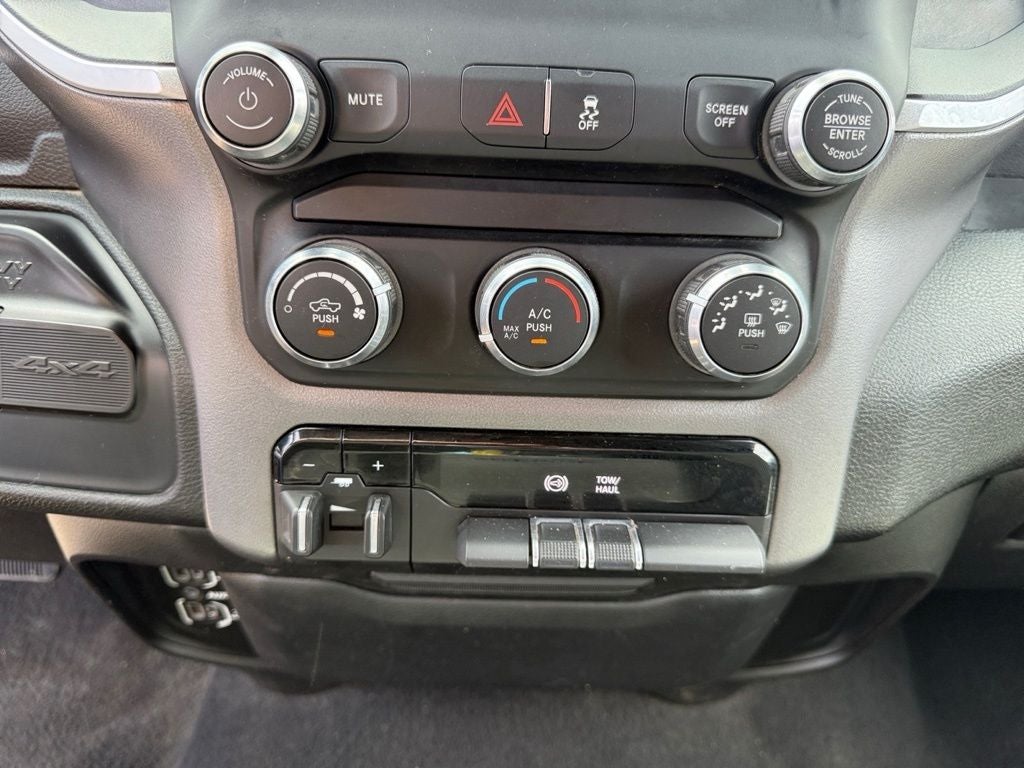 2022 RAM 2500 Big Horn Crew Cab 4x4 6'4' Box