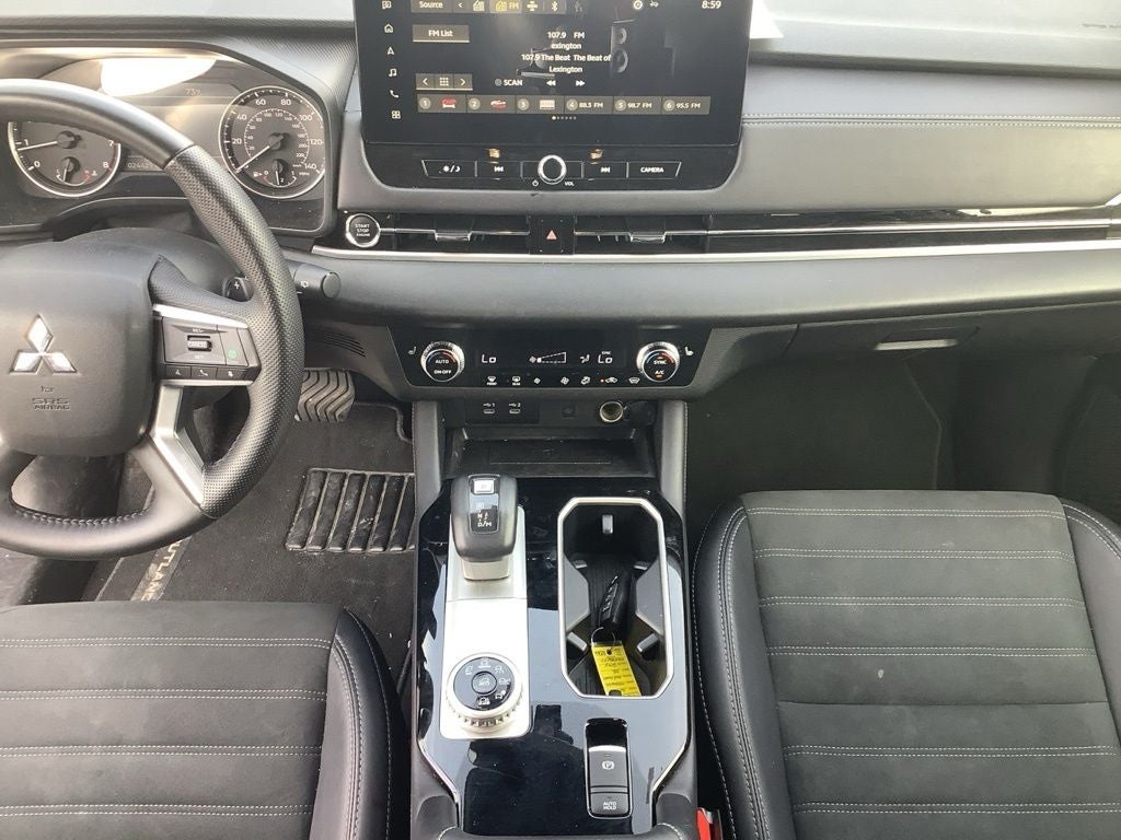 2025 Mitsubishi Outlander SE