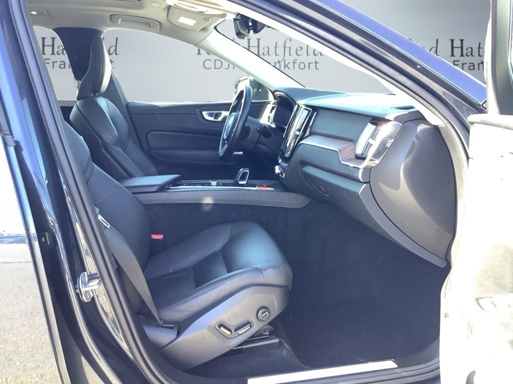 2024 Volvo XC60 B5 Plus Dark Theme